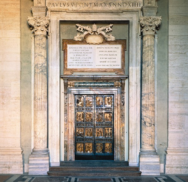 サン・ピエトロ大聖堂「聖年の扉」、新婚旅行バチカン観光への影響は 